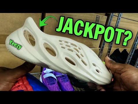 I THINK WE HIT THE JACKPOT AT THIS GARAGE SALE?