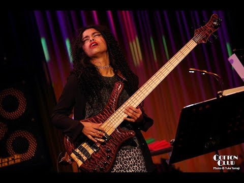 Mohini Dey w. Guthrie Govan (bass solo in Sevens) Tokyo Cotton Club 20170305   2CH FOH