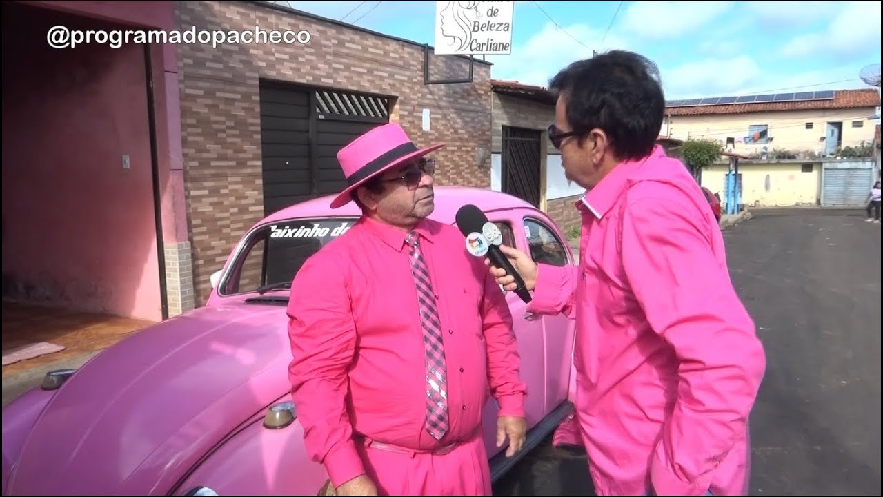 BAIXINHO DO FUSCA ROSA TUDO QUE ELE USA É ROSA PORQUE SERÁ DEIXE SEU COMENTÁRIO.