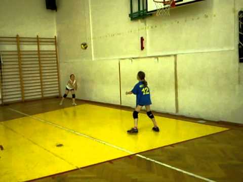 Trening minisiatkówka Ania i Zuzia 3 uks rosario lubowidz