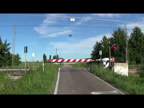 Passaggio a livello di via Quaglia in HD - Granarolo (RA) / Level Crossing / železniční přejezd / 道口