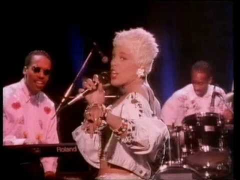 COLDCUT feat. YAZZ & THE PLASTIC PEOPLE - Doctorin' The House (version maxi).