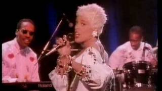 COLDCUT feat. YAZZ &amp; THE PLASTIC PEOPLE - Doctorin&#39; The House (version maxi).