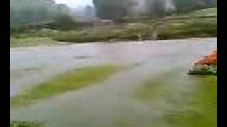 preview picture of video 'Buckland Manor July 2007 Floods'