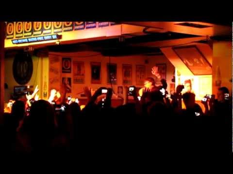 Johnny Robinson - I Believe In A Thing Called Love (Live at Campus)