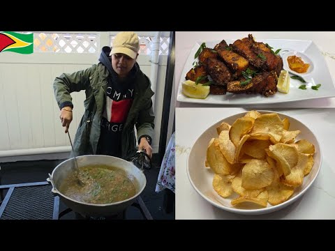🇬🇾 BACKYARD COOKOUT GUYANESE STYLE COOKUP RICE / FRIED SNAPPER & CASSAVA CHIPS #streetfood 🇬🇾