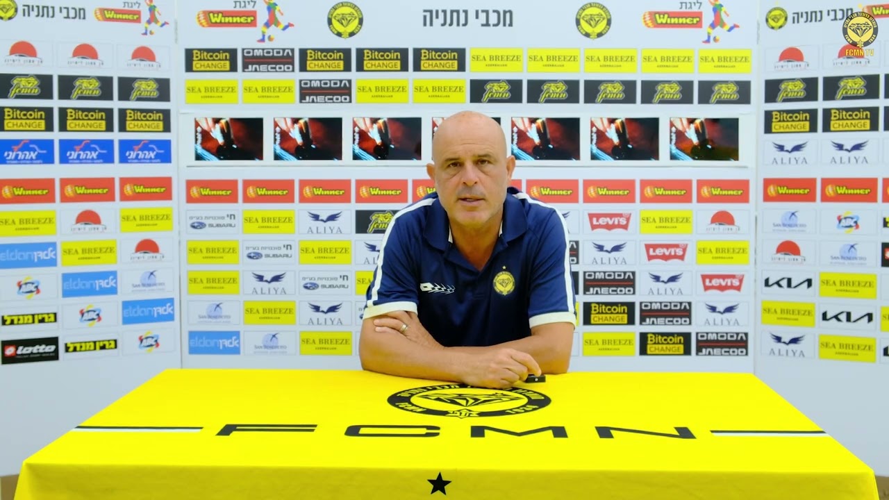 המאמן יוסי אבוקסיס לפני המשחק מול הפועל חיפה