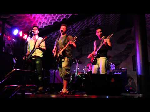 Dead End Avenue - How you remind me (Nickelback Cover) @Live at Ambigú