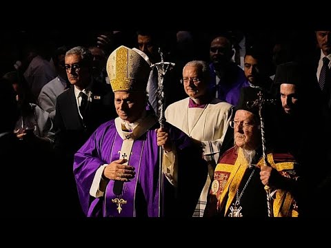 Papst Leo XIV. zelebriert Messe in der Volkswagen Arena in der Türkei