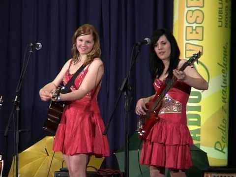 Ansambel Iskrice - Sedem let sva se ljubila (v živo)