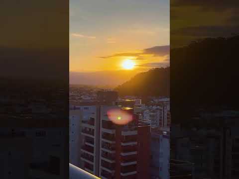 Guaratuba tem dois espetáculos naturais que quem visita nunca esquece.