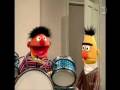 Sesame Street Ernie Loves His Room