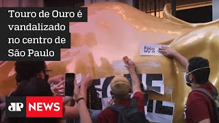 Touro de Ouro da B3 é alvo de protesto contra a fome