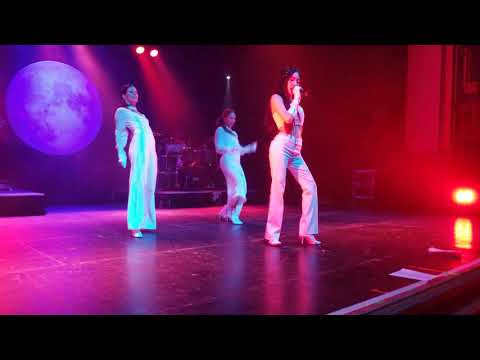 Tiffany Young - Run Devil Run - Live in Toronto 191104