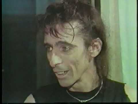 August 1980 - Alice Cooper Backstage During 'Flush the Fashion' Tour