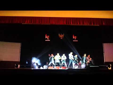 110815 WTF - BTS DANCE COVER (No More Dream)