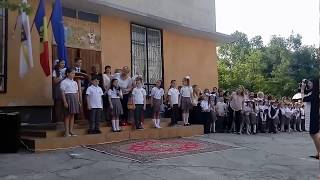 Первоклашки на выпускном