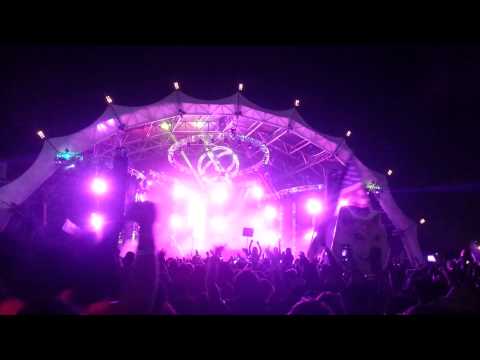 Skrillex plays Jack U - Take U There (Live at Sunset Music Festival 2015)