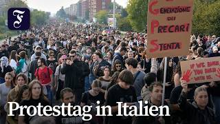 Zehntausende protestieren gegen Lebenshaltungskosten und Militärausgaben
