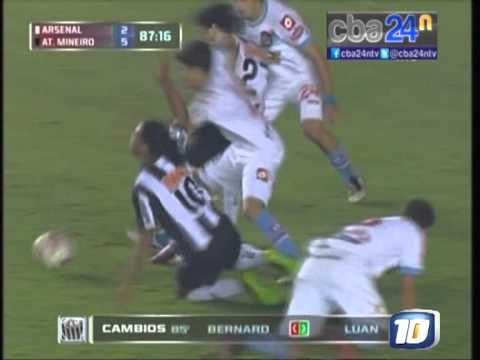 ARSENAL  ATL MINEIRO  PATADON DE BRAGUIERI A RONALDINHO