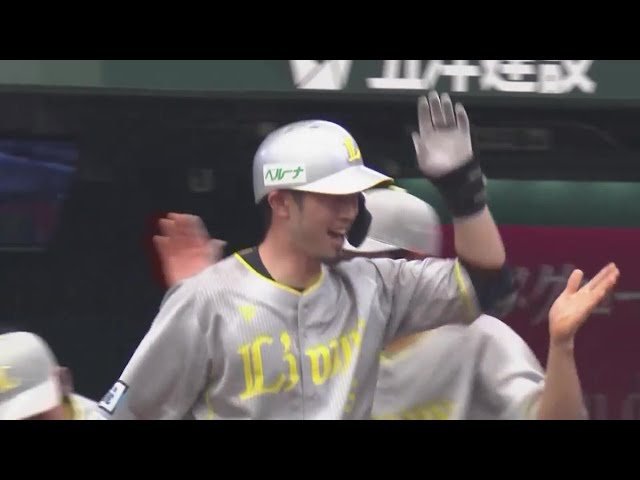 【2回裏】打球はレフトスタンドへ!! ライオンズ・外崎修汰 第11号ソロホームランで同点!!  2023年9月3日 埼玉西武ライオンズ 対 福岡ソフトバンクホークス