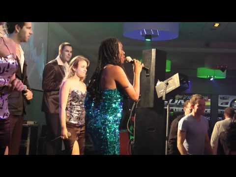 Elisete sings Jorge Ben Jor at a Silvester party in Haifa