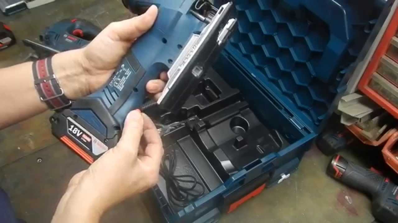 Лобзик аккумуляторный Bosch GST 18 V-LI S (0.601.5A5.100)  18.0В LiION 550-2700ход/мин дер.82мм, без акк. Короб