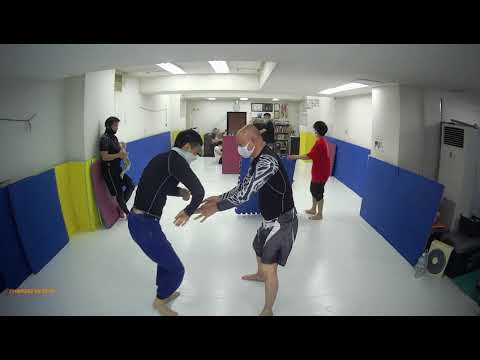 68歳の会員さんとのスパーリング(大賀幹夫)