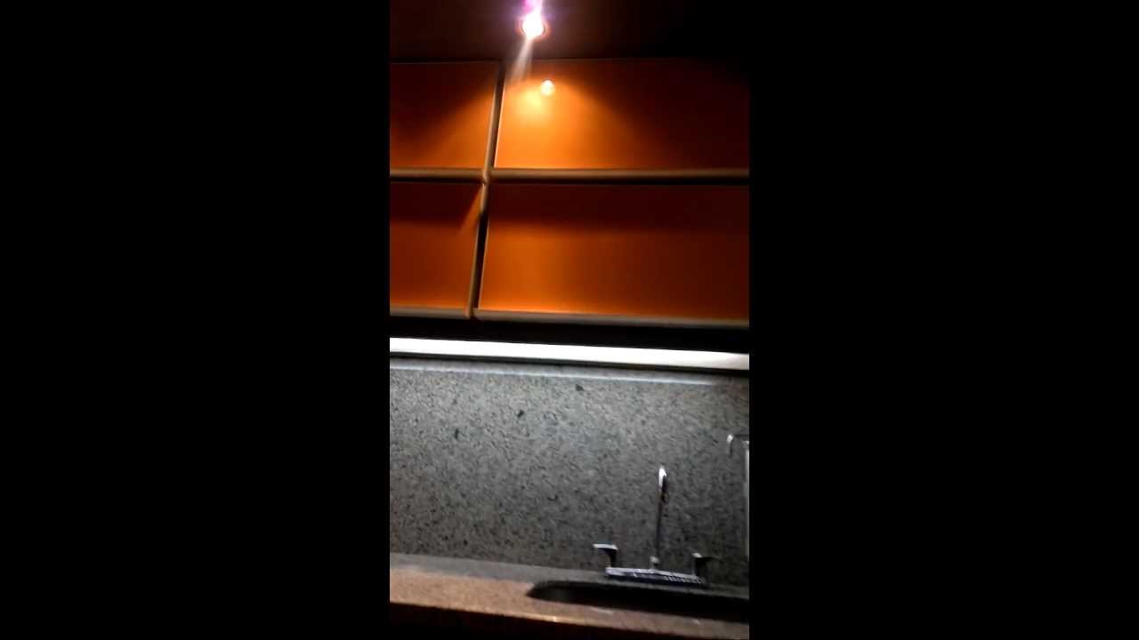 cocina en aluminio y vidrio