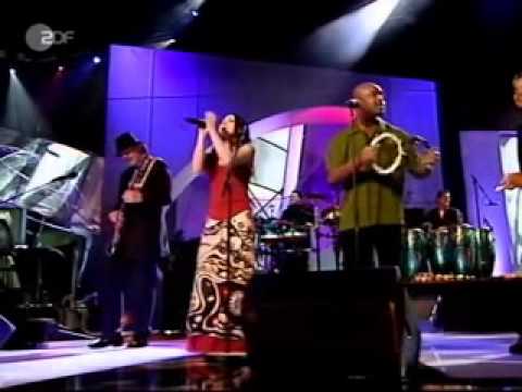 Santana and Michelle Branch   The Game Of Love (Live)