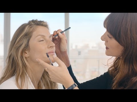 Free Your Glow: The Perfect Eyebrows Shape with Gisele Bündchen – CHANEL Makeup Tutorials