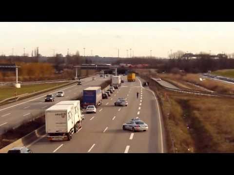 Fahrzeug brannte auf der A1 bei Hamburg-Moorfleet (12.02.2011)