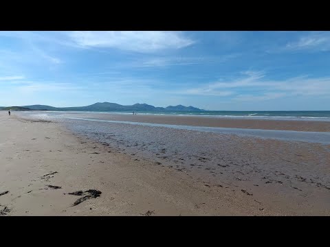 Dinas Dinlle Beach