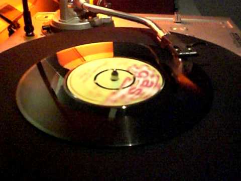 CARL BRYAN (KING CANNON) - WALKING THE DEAD  ( SKINHEAD REGGAE )