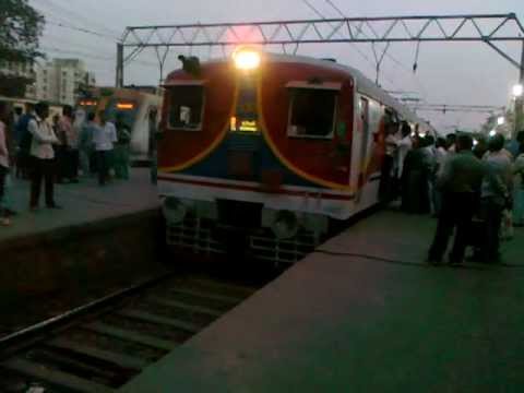 Retro AC EMU back in action + Evening jampacked crowd + Both end headlights ON