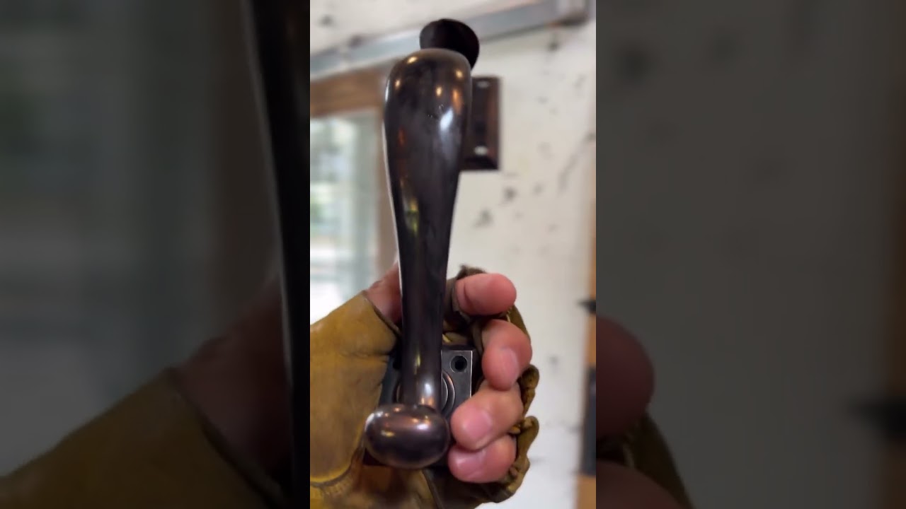 【ヴィンテージ・ノブ】時を刻んだような質感が空間を引き締める｜アンティーク仕上げのドアパーツ