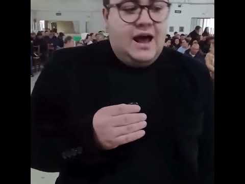 🙌 Diante de toda a comunidade reunida, a fala é de gratidão e esperança.