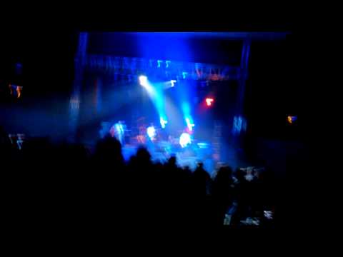 la derecha el puente de los aburridos