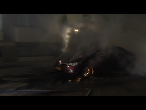 P1 TS 18-7031 brandweer Sliedrecht met spoed naar een Autobrand Adema van Scheltemastraat Sliedrecht