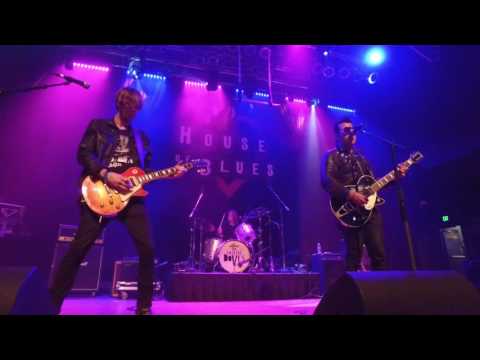Falling Doves - Live at the House of Blues - Rolling Slow