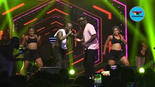 King Promise performs &#39;Can&#39;t Let You Go&#39; with Sarkodie at the Promise Land