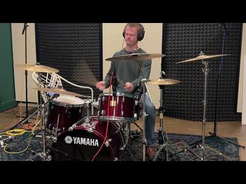 Yamaha Birch Custom Absolute and Paiste Signature Dark Energy