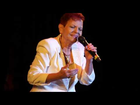 Blanca Rosa Gil acompañada por Orquesta Riverside Miami"Besos de fuego"