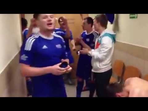 GKS Katowice - Wisła Ustronianka 0:2 Radość piłkarzy w szatni