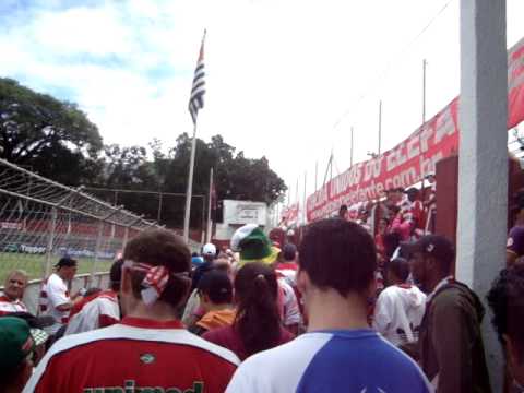 Festa na saída do jogo
