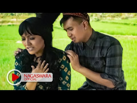 Merpati Band - Cinta Kandas Tiada Terbalas - Official Music Video - NAGASWARA