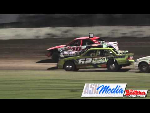 Modified Sedans: Biviano, Blackburn and Drewitt Battle - Lismore Speedway