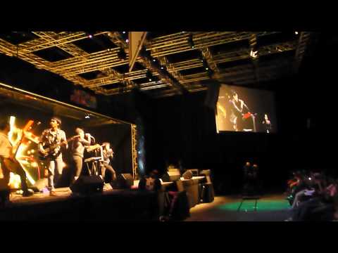 Go Gerila! performing Isi Atau Kulit & Kong Kang with the legendary Amy Search