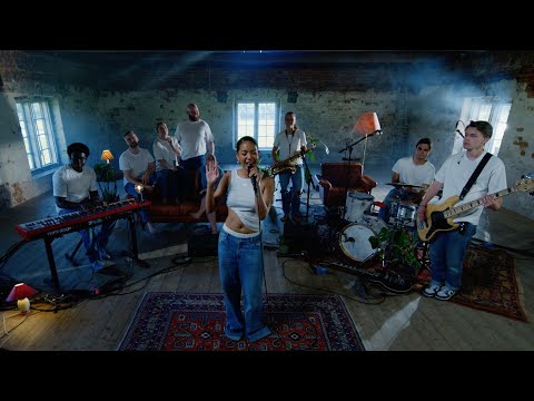 HILLARI - Dangerous (Live acoustic performance)