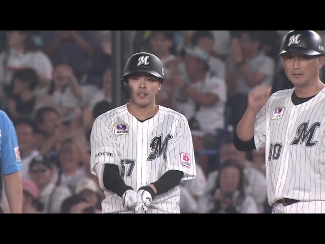 【6回裏】この回4得点で一気に逆転!! マリーンズ・小川龍成 しぶとくレフト前に運ぶ勝ち越しタイムリーヒット!! 2025年8月30日 千葉ロッテマリーンズ 対 福岡ソフトバンクホークス